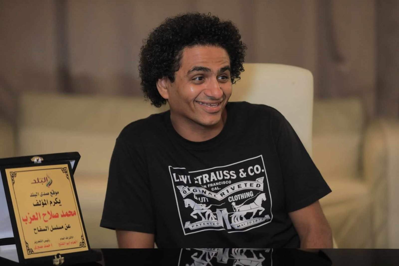  محمد صلاح العزب ينجو من حادث وشيك ويعترف انشغلت بهاتفي أثناء القيادة