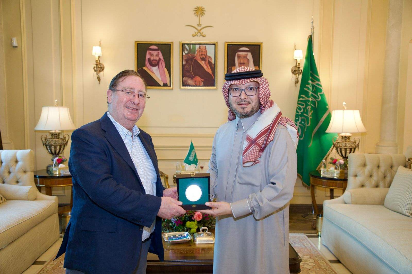 سفير المملكة في لبنان يستقبل السفير البريطاني