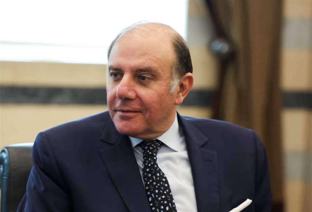 حاكم مصرف لبنان يبحث في باريس ملفات مالية حسّاسة