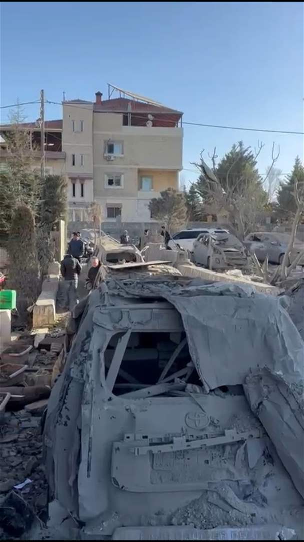 بعد الغارات ليلًا.. مشاهد للأضرار في بدنايل (فيديو)