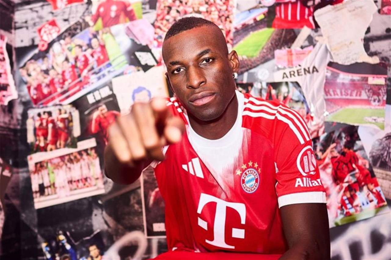 فيديو - نجم البايرن يثير الدهشة بظهور لافت وسط الثلوج