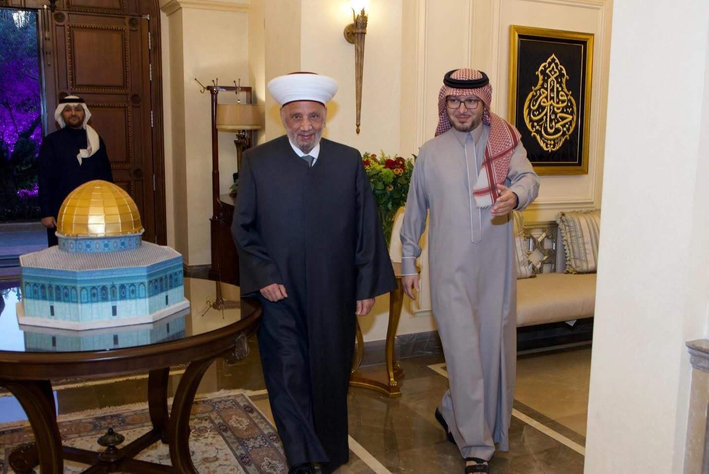 إفطار في دارة بخاري.. السفير السعودي: الخير قادم وحان الوقت ليرتاح لبنان من أزماته