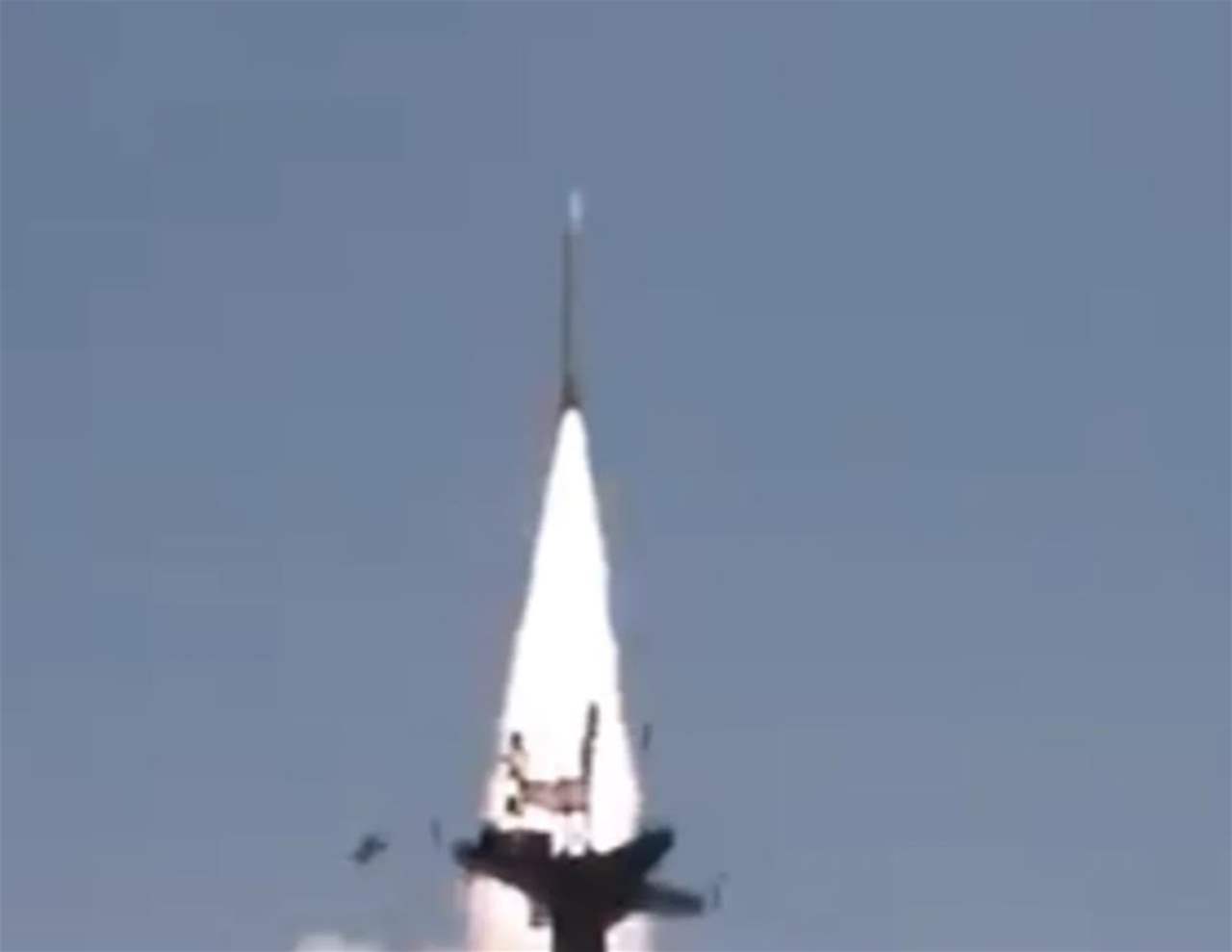 بظل التهديدات الأميركية.. ايران تكشف عن صاروخ "صياد"! 