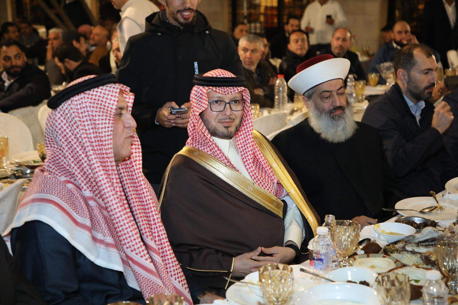 بالصور - السفير السعودي في وادي خالد.. واستقبال عشائري حاشد