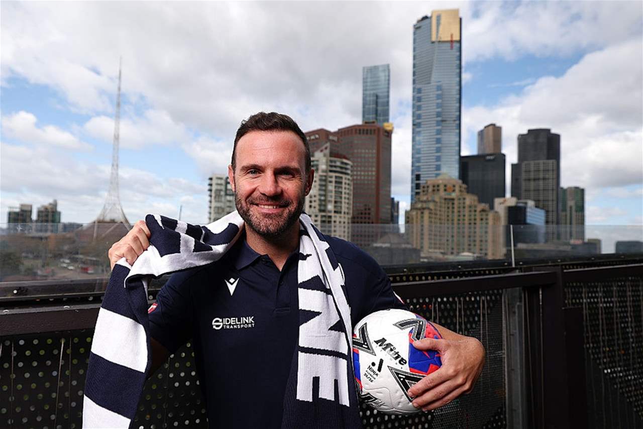 فيديو - خوان ماتا يكتب التاريخ في ديربي ملبورن بهدف مذهل