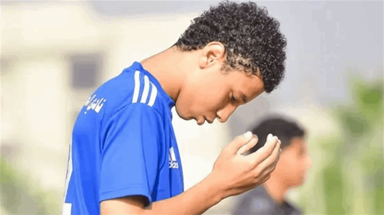 وفاة اللاعب معتصم زكريا أثناء توزيع وجبات الإفطار بحادث مروع 