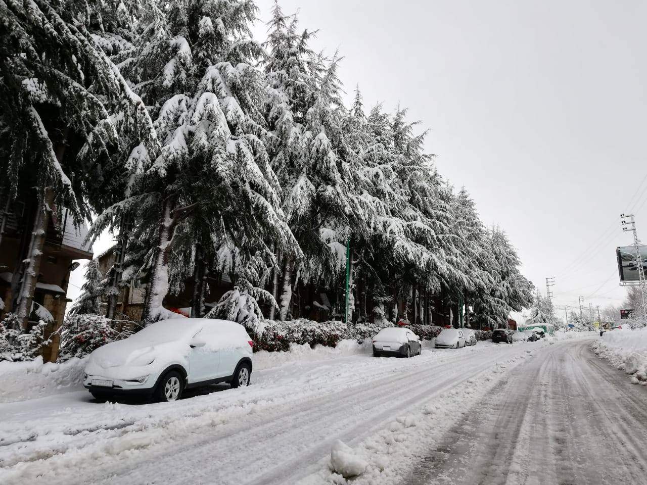 بسبب الثلوج.. إليكم الطرقات المقطوعة