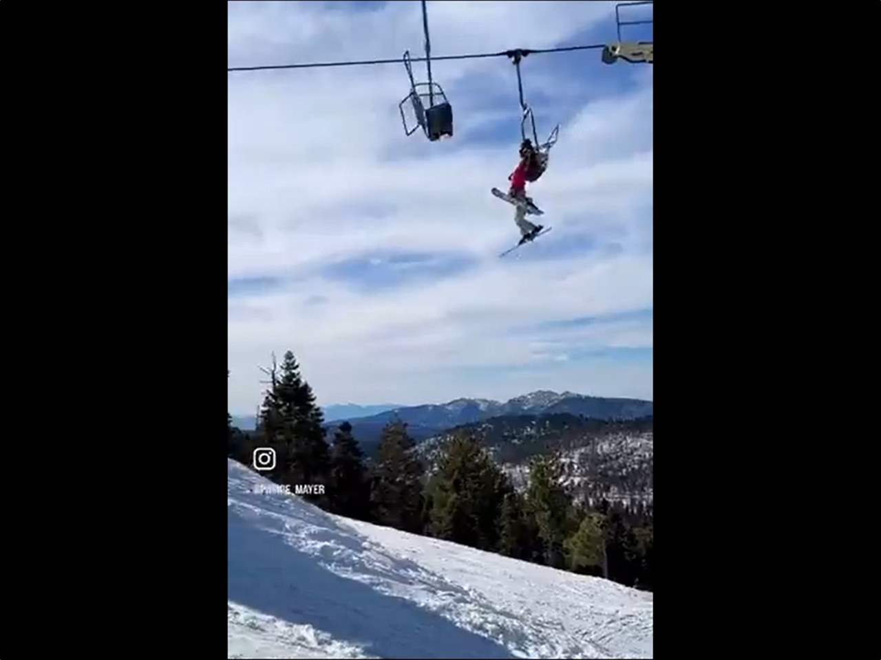 فيديو - كادت متزلجة تقع من ارتفاع 400 متراً، ولكن