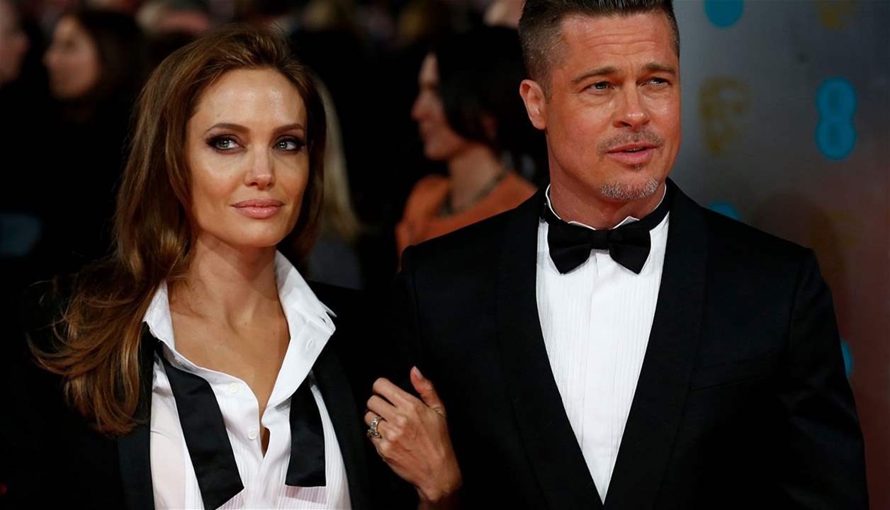 الابن الأكبر لأنجلينا جولي وبراد بيت يتبرأ من لقب والده في أولى خطواته المهنية 