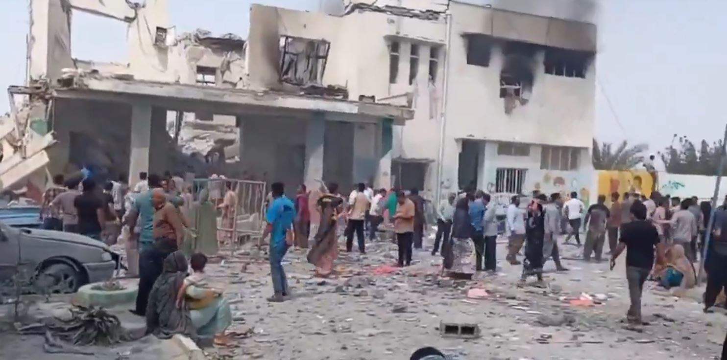 بالفيديو- مقتل 57 طالباً في الغارات على ايران