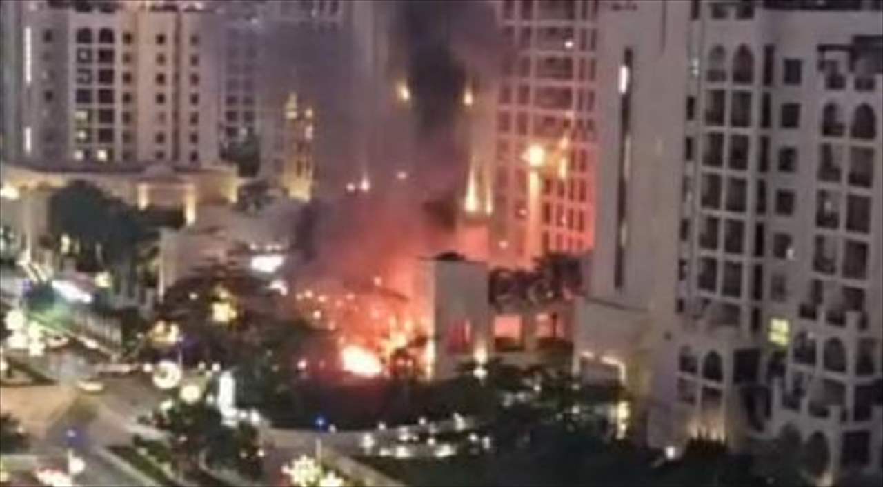 في دبي.. حريق اثر شظايا صاروخ بعد اعتراضه (شاهد الفيديو)