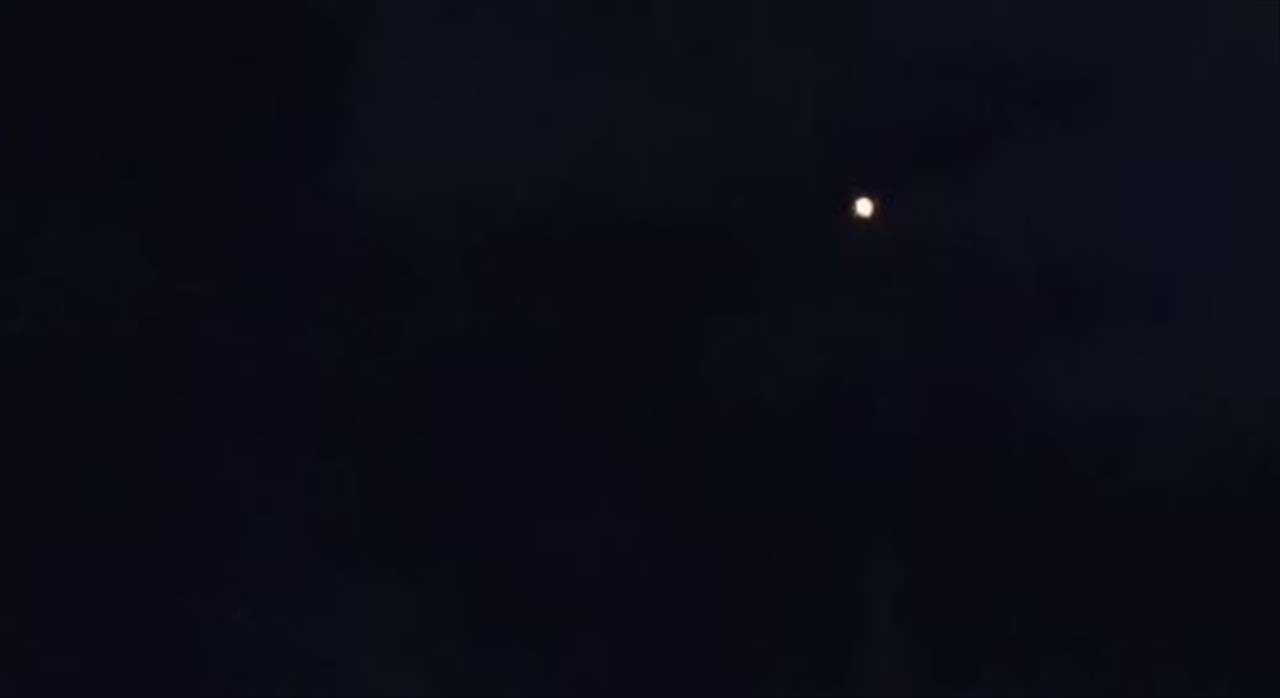 بالفيديو - رصد مرور صورايخ منذ قليل في سماء طرابلس