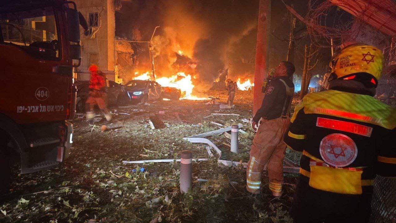 صورة من تل ابيب قبل قليل بعد سقوط صواريخ