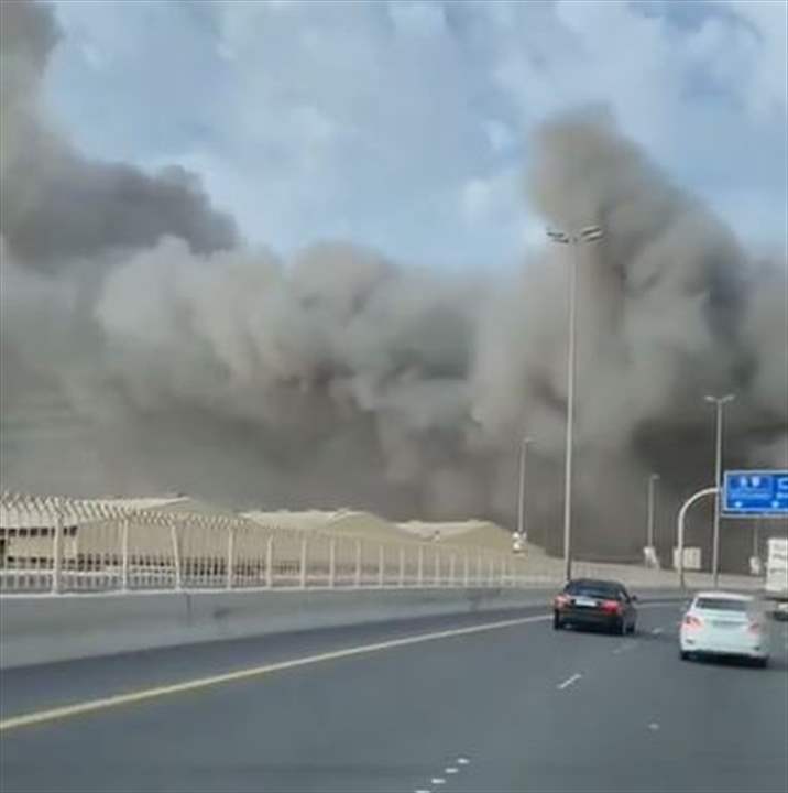 تصاعد الدخان من محيط قاعدة أميركية في البحرين (شاهد الفيديو) 