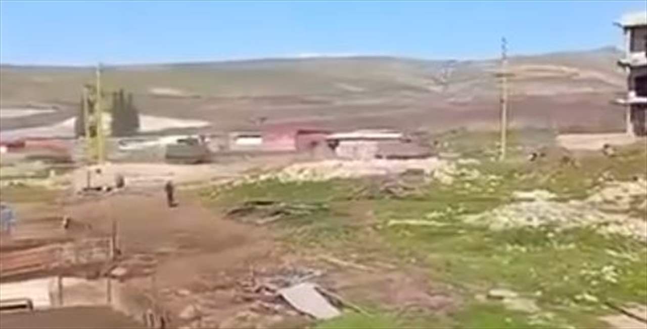 بالفيديو - انسحاب للجيش اللبناني من بعض النقاط الحدودية في الجنوب