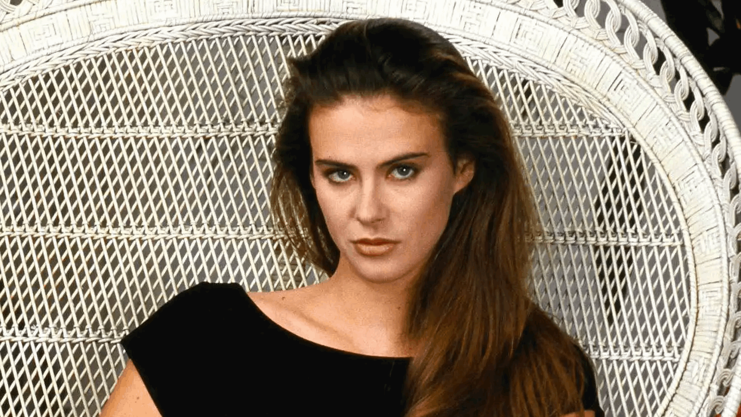 رحيل عارضة الأزياء والممثلة أنابيل سكوفيلد عن 62 عاماً