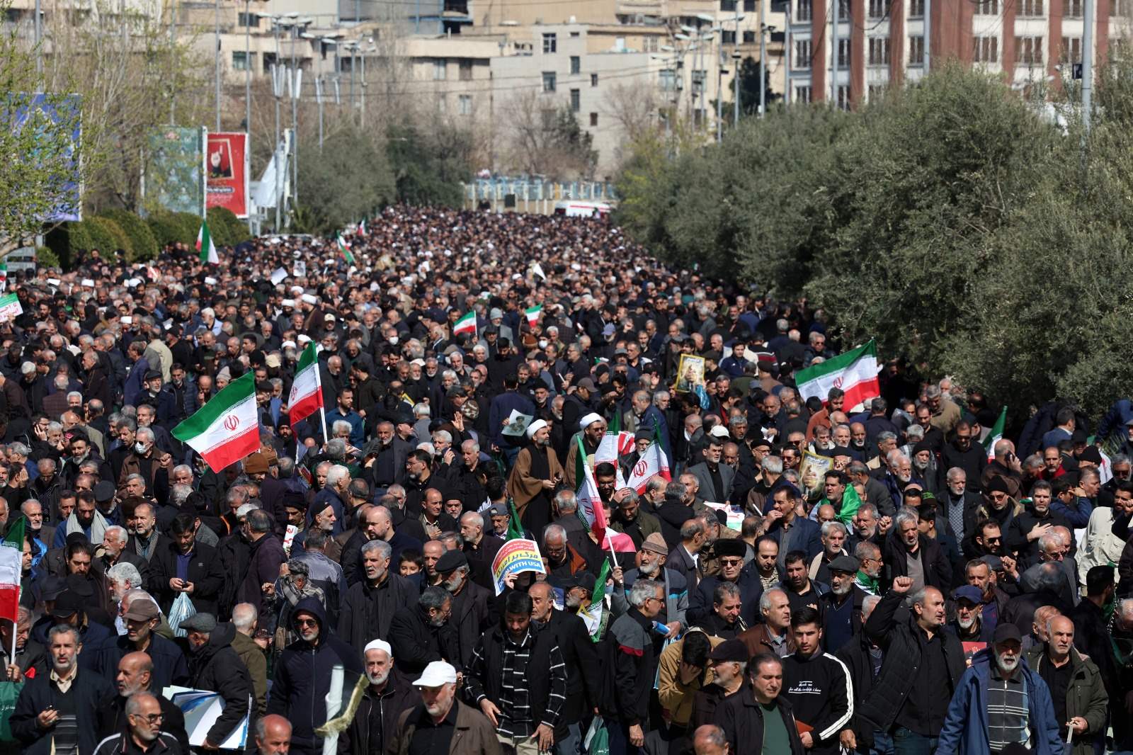 لأول مرة منذ بدء الحرب.. صلاة الجمعة في طهران (صورة)