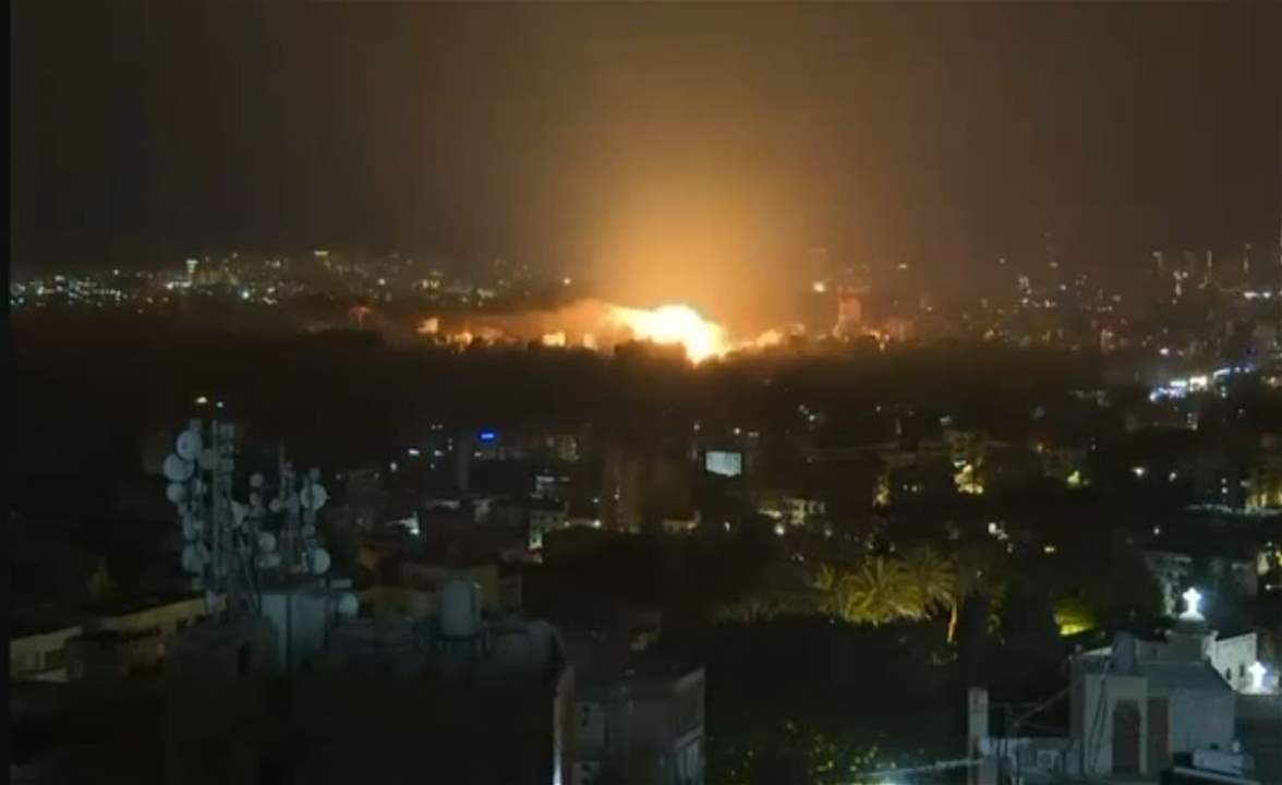 لحظة الغارة التي إستهدفت الضاحية الجنوبية منذ قليل