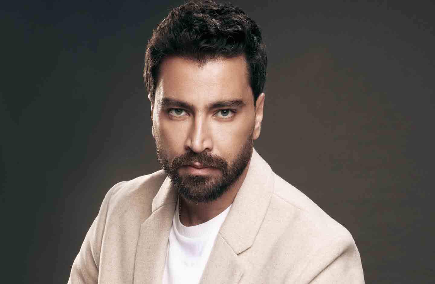 رسالة دعاء مؤثرة من معتصم النهار للسلام في الدول العربية تشـ ـعل التفاعل