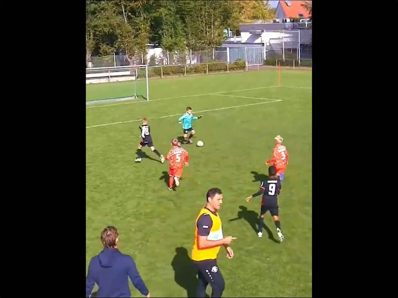  فيديو - حارس ناشئي يبهر كرة القدم بمهارة هجومية استثنائية