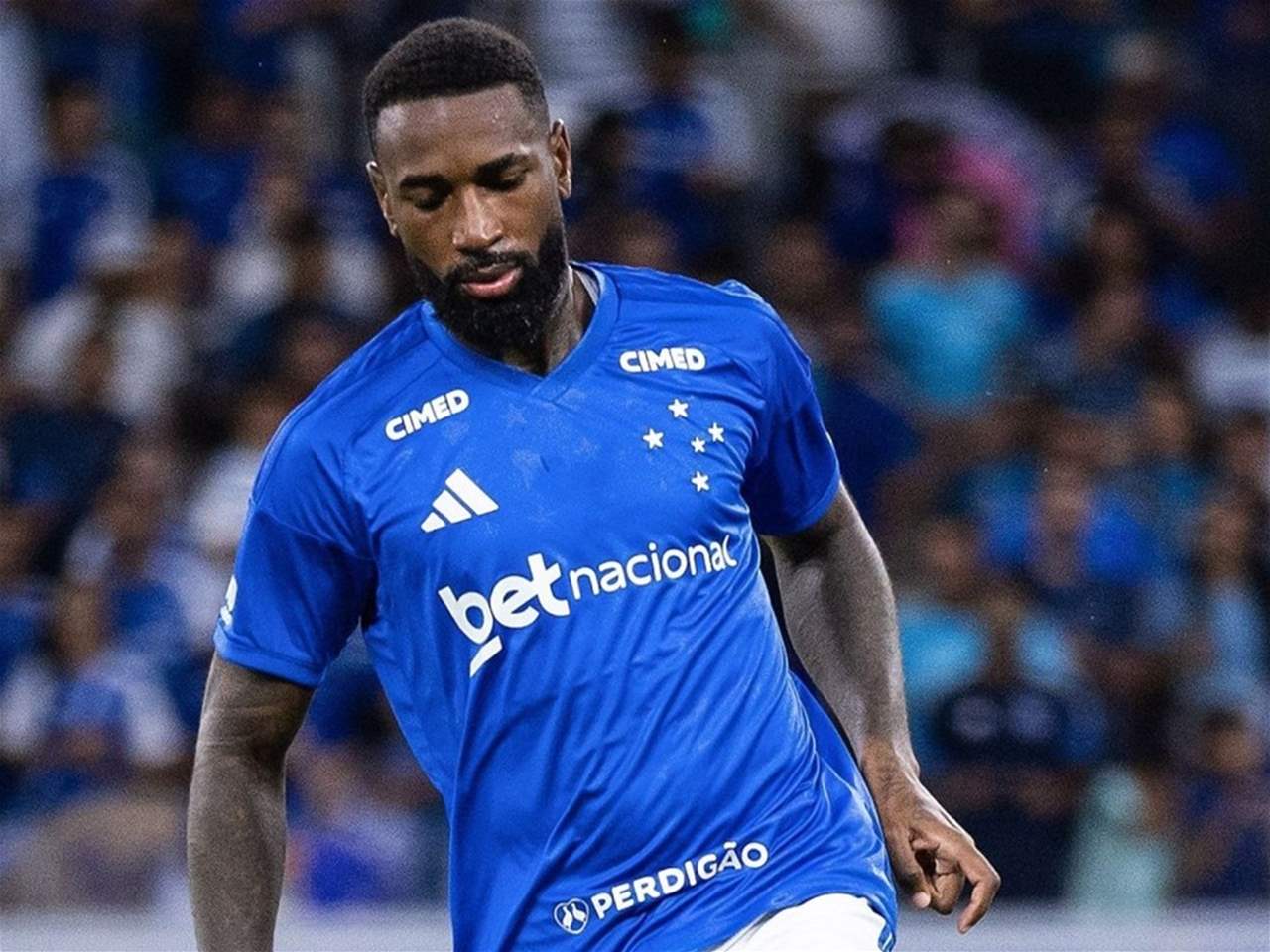  فيديو - الجماهير تعتدي على والد ووكيل اللاعب