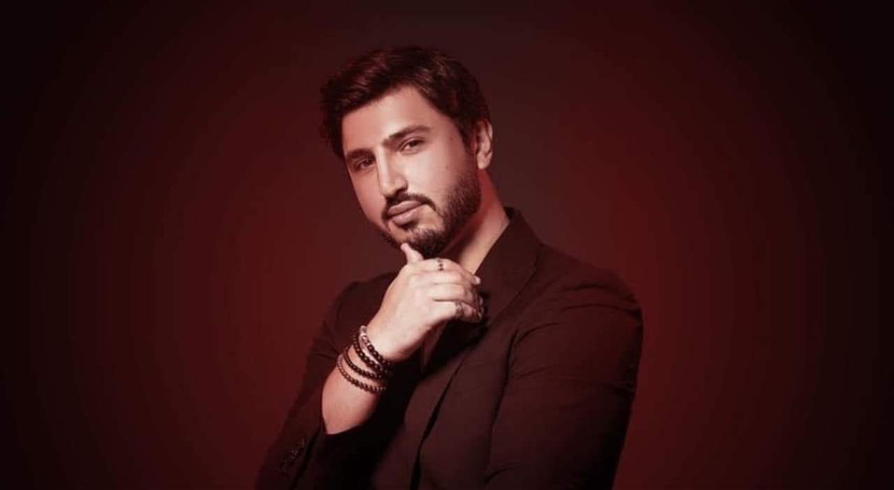 محمد شاكر يطل من على سرير المستشفى وهذا ما كشفه عن وضعه الصحي