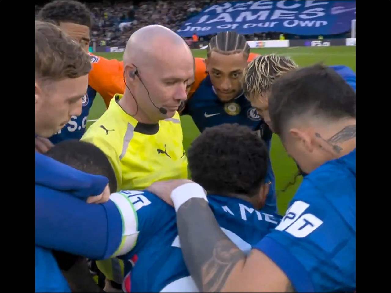 فيديو - "دائرة المنتصف" تُسبب جدلاً تحكيمياً في خسارة تشيلسي 