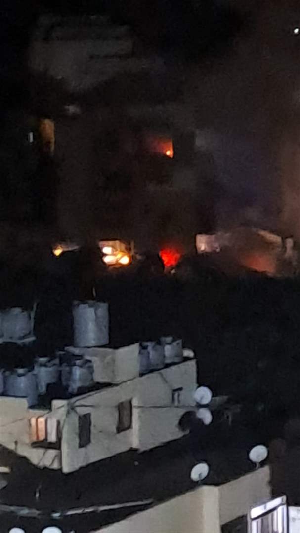 غارة تستهدف شقة سكنية في عرمون (صورة)