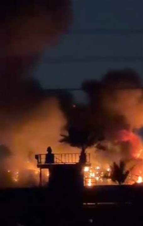 بالفيديو.. انفجار واندلاع نيران داخل قاعدة فكتوريا الأميركية في بغداد