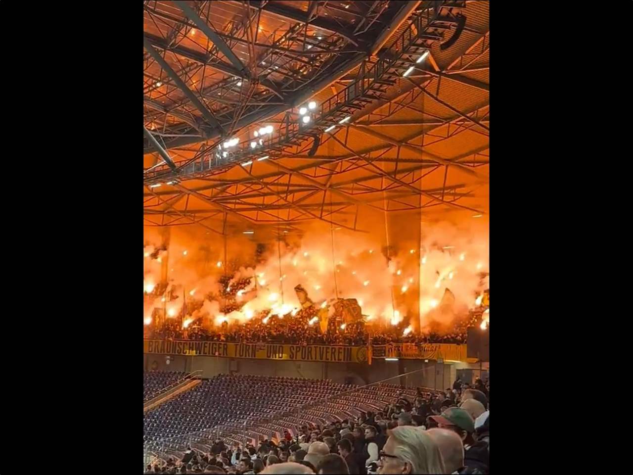 فيديو - ليلة مشحونة وشغب وحرائق في ديربي ساكسونيا