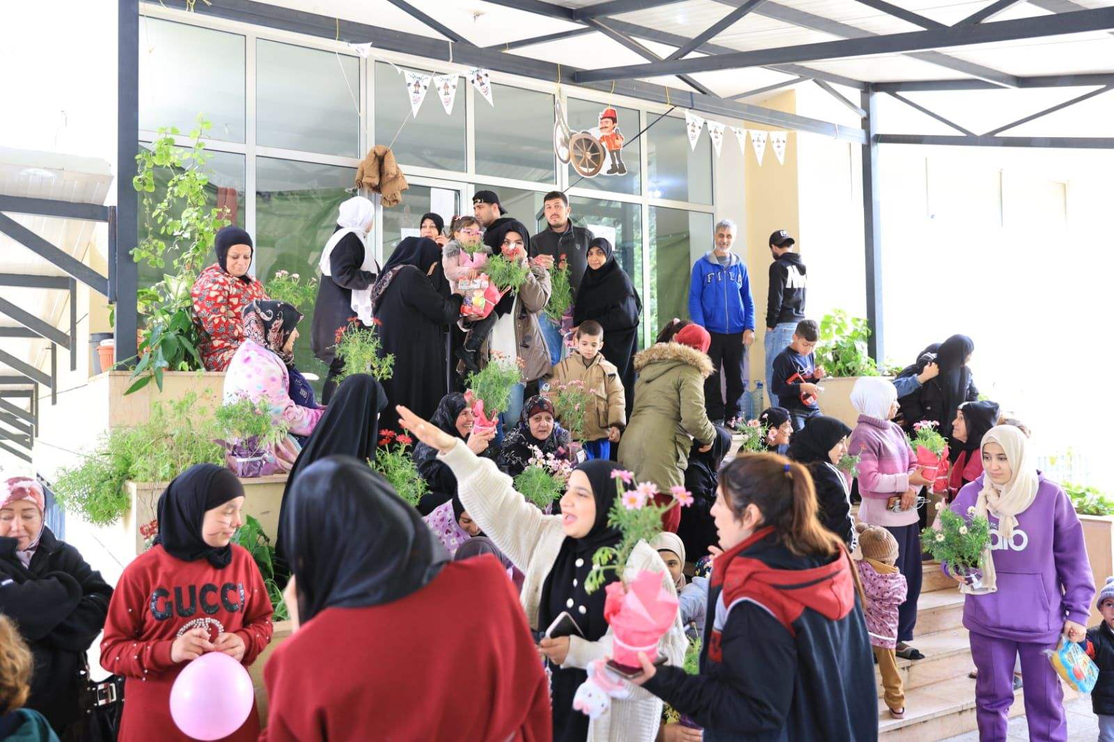 مبادرة إنسانية لبلدية الشويفات.. تكريم الأمهات النازحات وإدخال الفرح إلى قلوب الأطفال