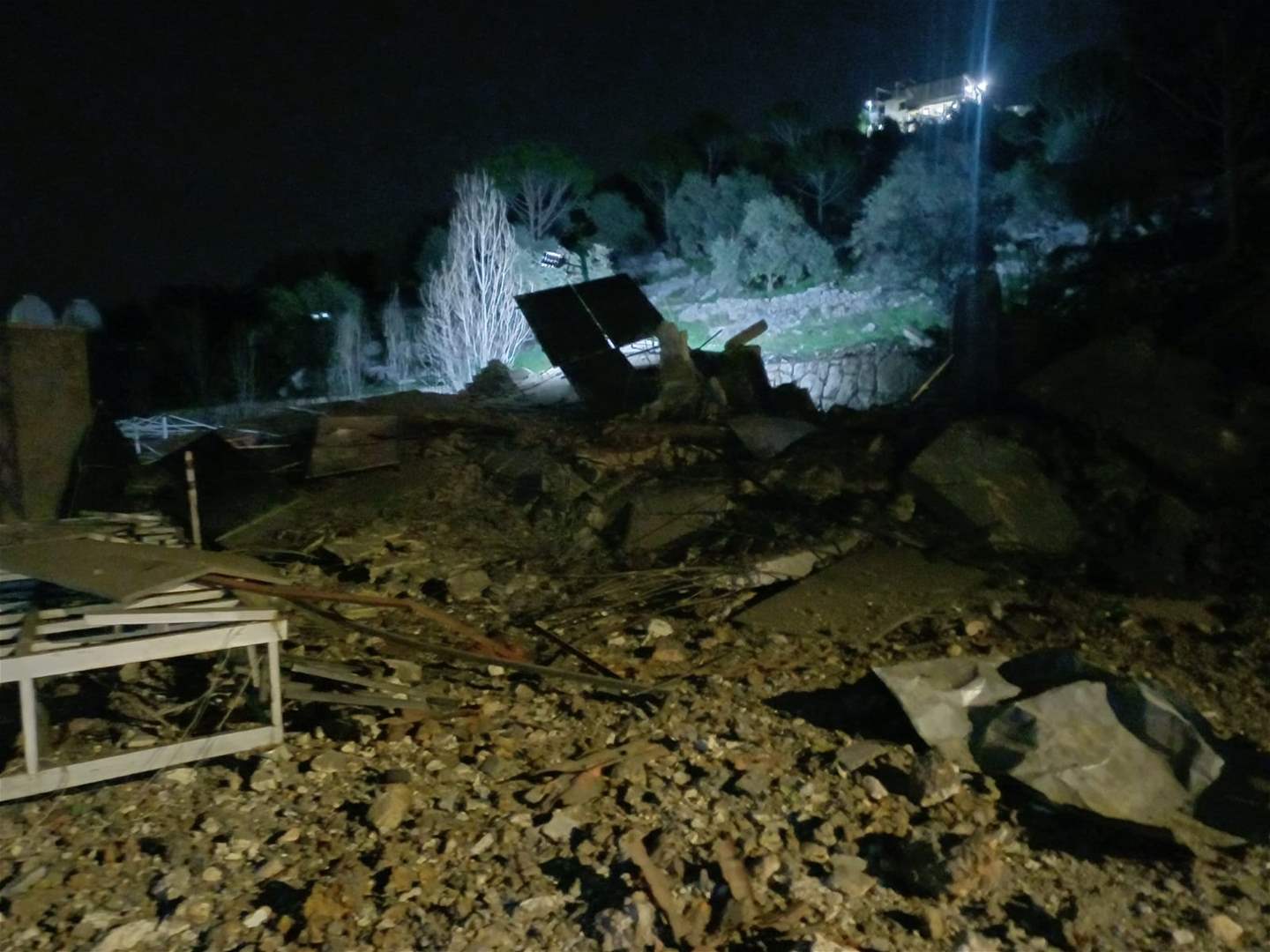 بالصورة.. استهداف شاليه في حاصبيا 