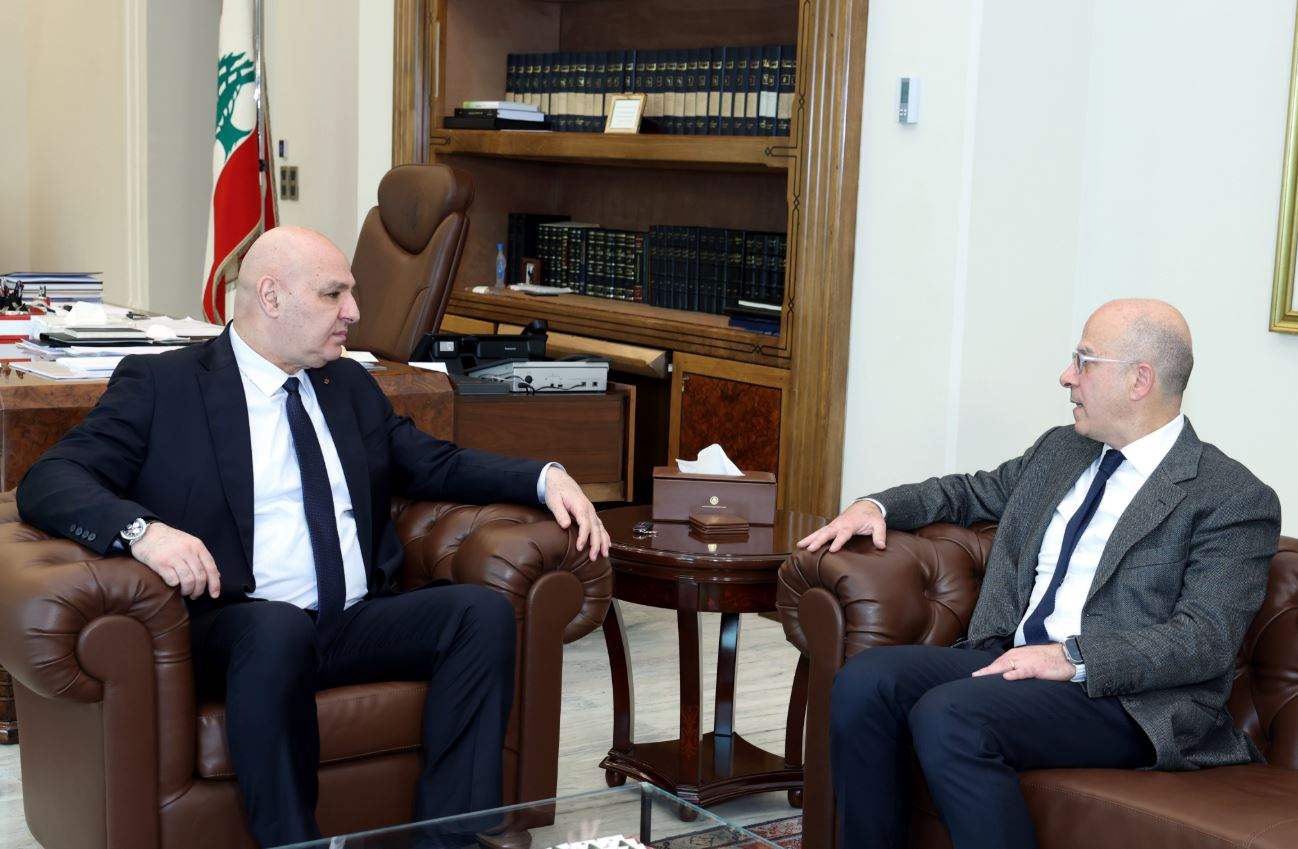 هذا ما حدث قبل الجلسة.. مكي يكشف للجديد