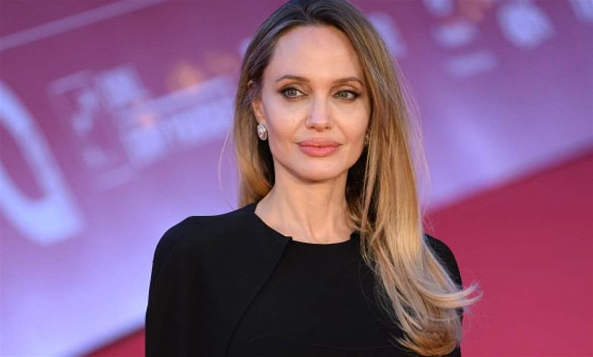 انجلينا جولي تفجع بوفاة اقرب الناس اليها