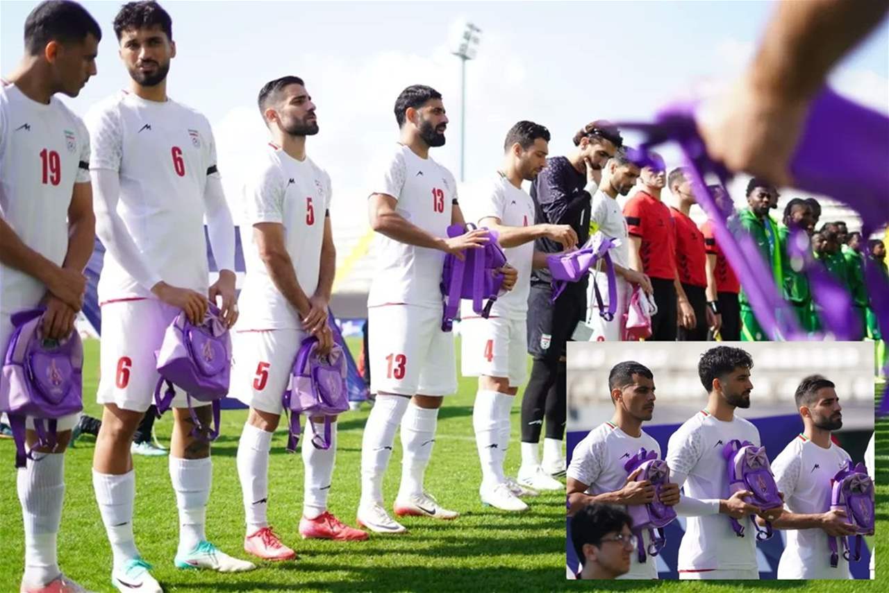لاعبو إيران حملوا حقائب مدرسية أثناء عزف النشيد الوطني