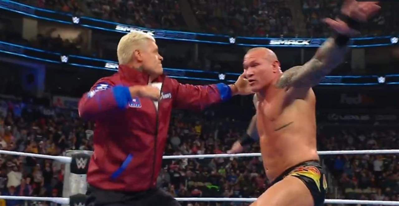 فيديو - عرض "سماكداون" يشهد اشتباكا بين رودز وأورتن