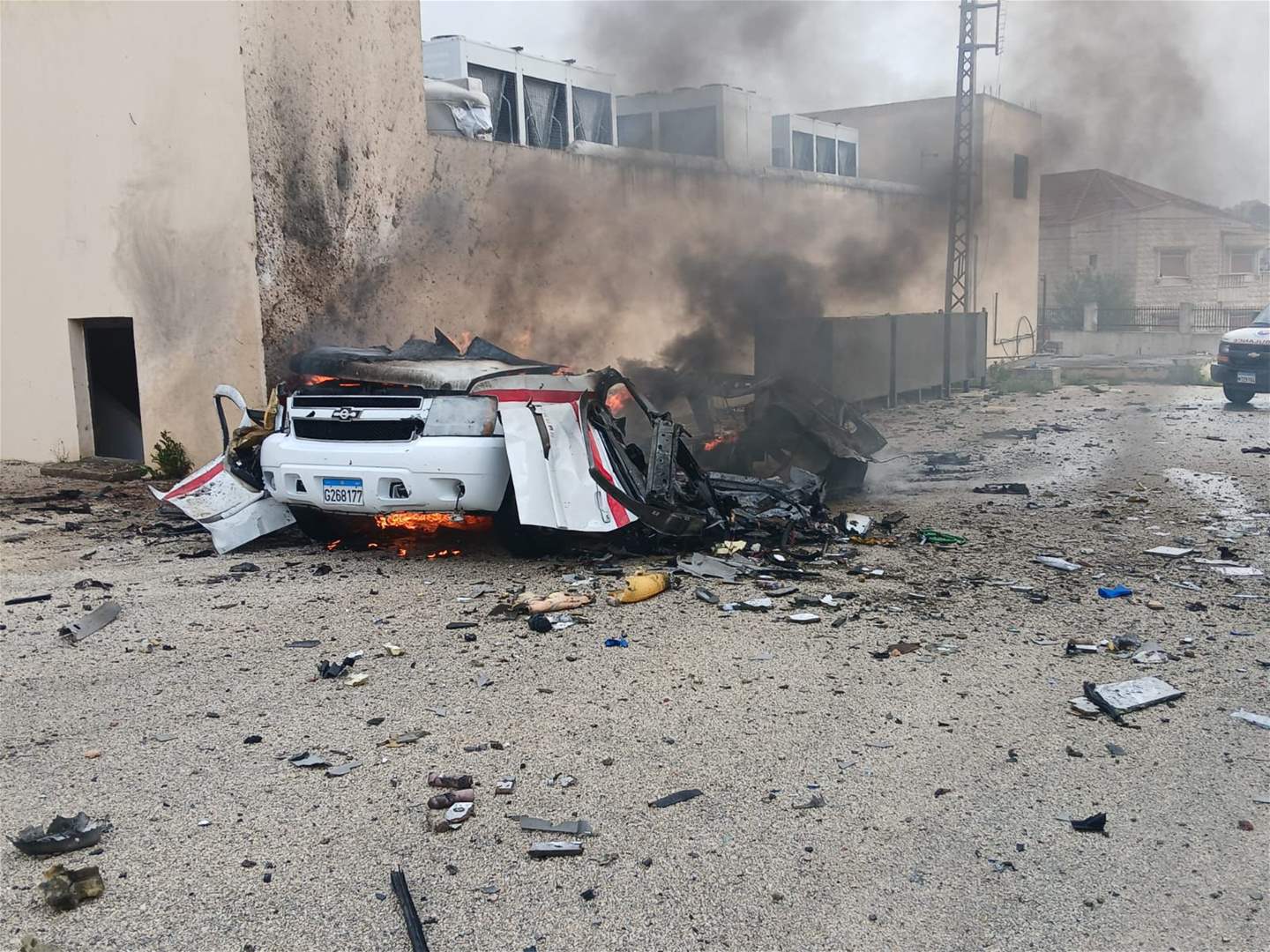 بالفيديو.. استهداف مباشر لمسعفي الهيئة في بنت جبيل 