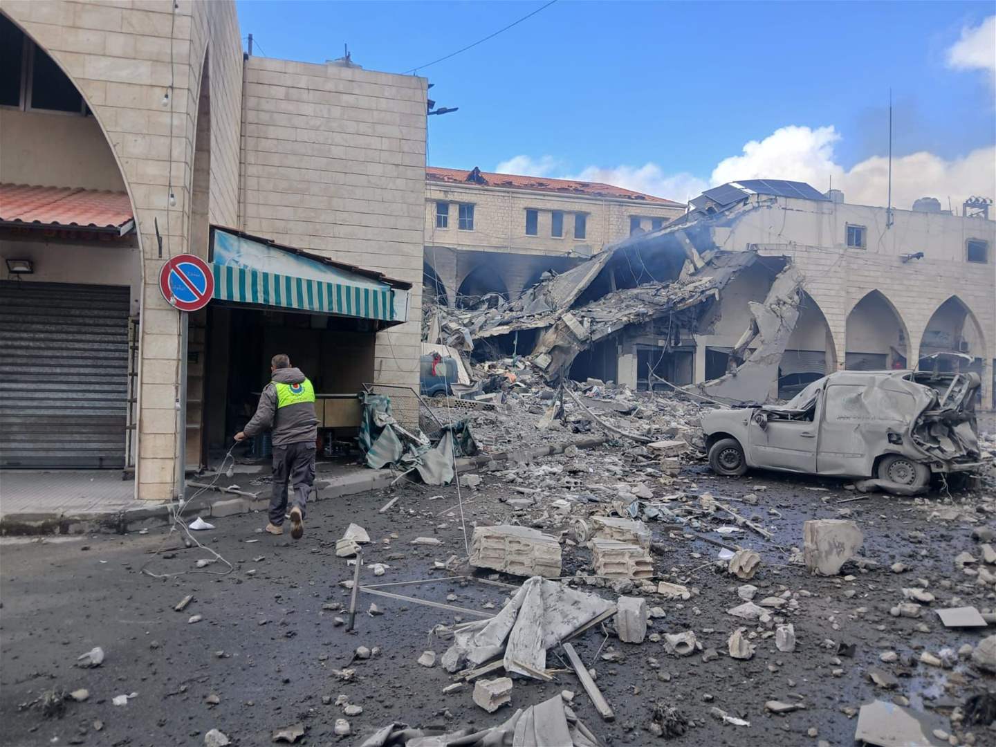 بالصورة.. غارة إستهدفت مدينة بنت حبيل