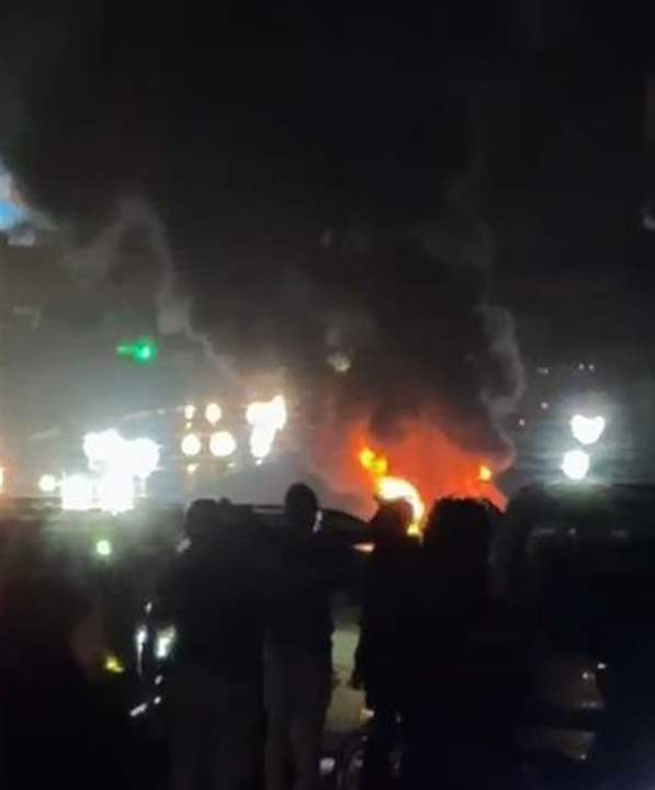 بالفيديو.. استهداف سيارة في خلدة 