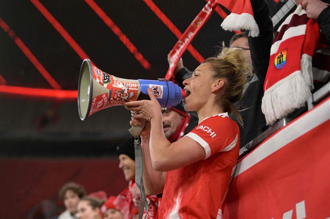 فيديو - تحولت إلى الألتراس لتحتفل يفوزٍ مثير