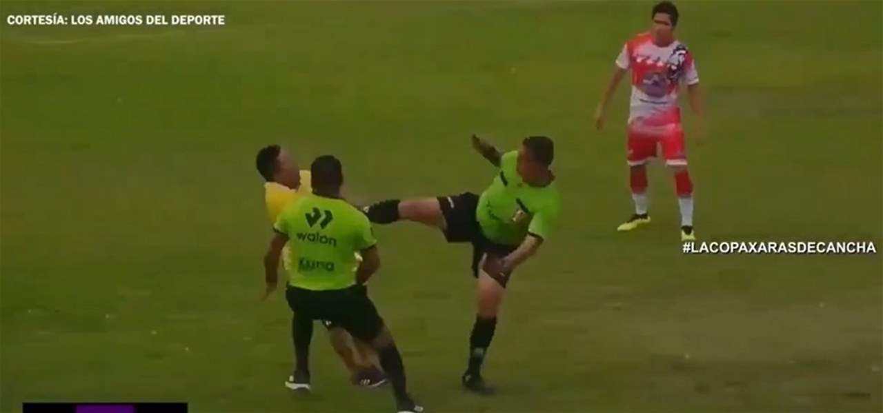 فيديو - ركلة أشعلت التوتر .. حكم أم بطل كونغ فو؟