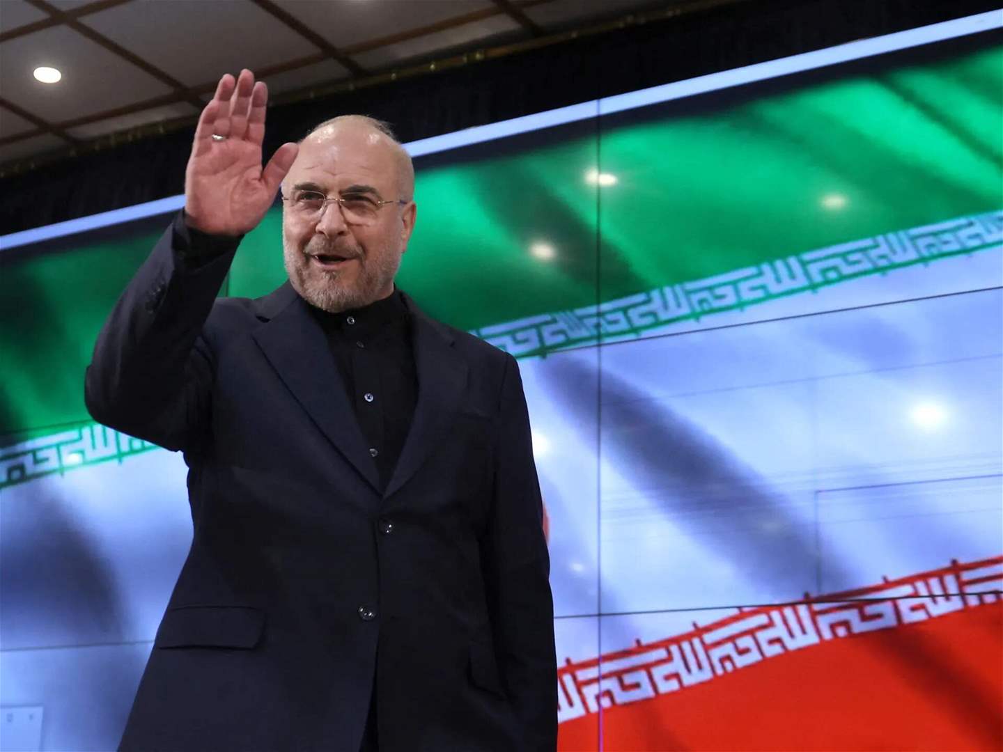 رئيس البرلمان الإيراني ساخراً: من تغيير النظام الى البحث عن الطيار!