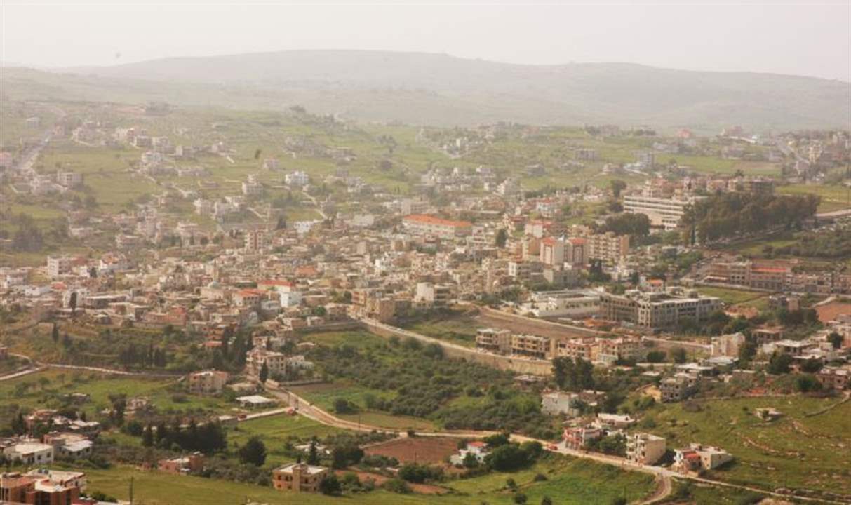 صور تظهر تمركز دبابات وآليات إسرائيلية قرب مدينة بنت جبيل