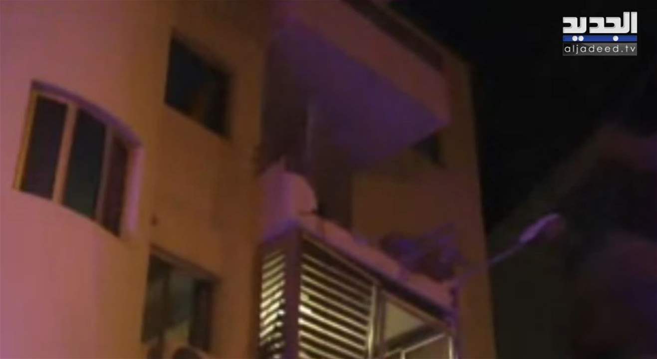 من أمام الشقة المستهدفة في عين سعادة.. مراسل الجديد ينقل المشهد 