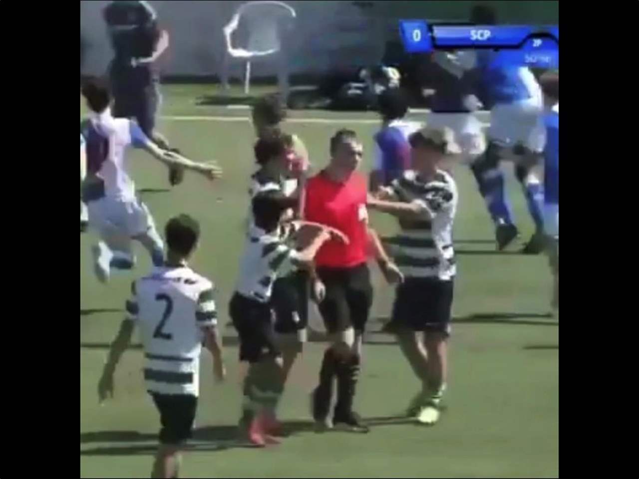 فيديو - توتر واحتجاجات واعتداء على الحكم في ناشئي البرتغال