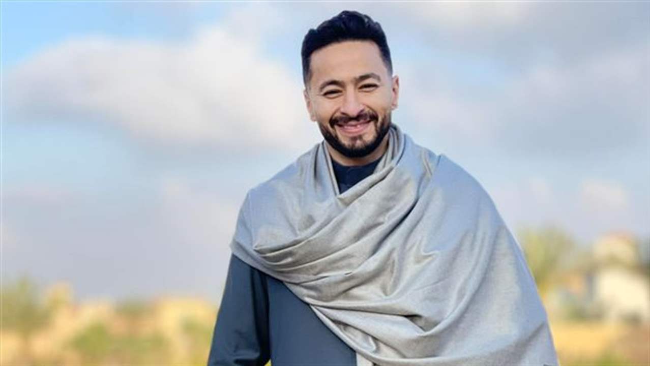 حمادة هلال يكشف تفاصيل مؤثرة عن مرض ووفاة والدته