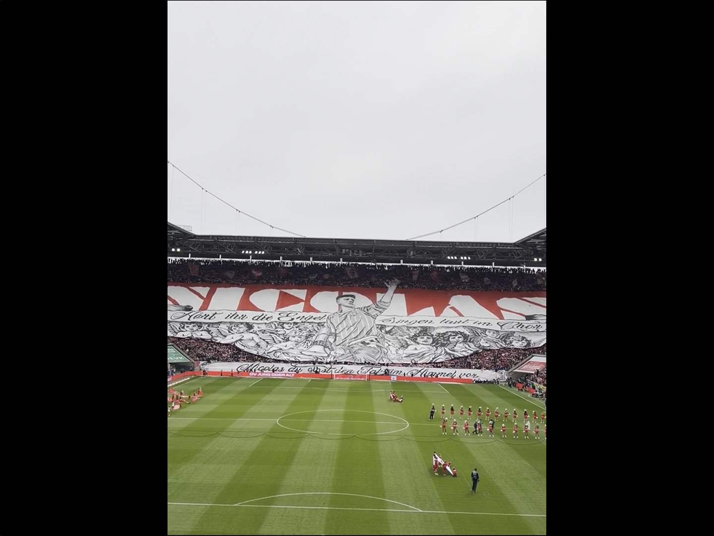 فيديو - جماهير كولن تودّع مشجعها الشاب بطريقة رائعة