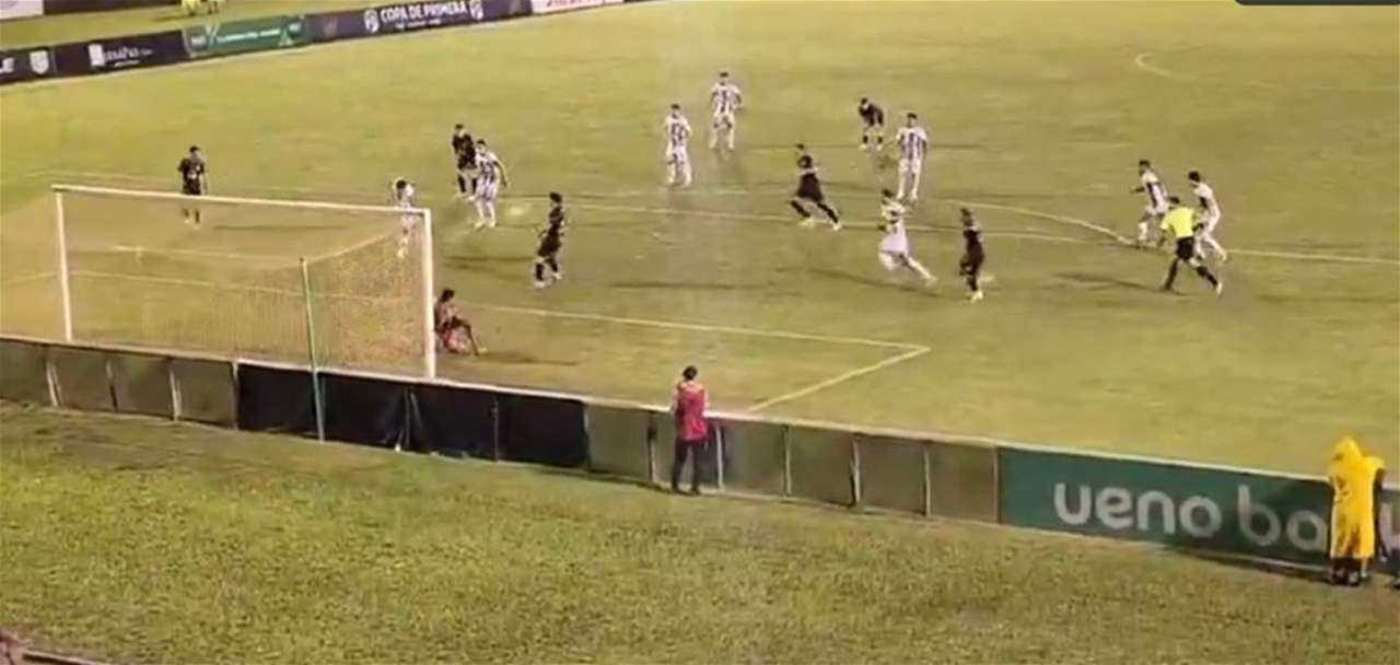 فيديو - هدف غريب وطريف في الدوري الباراغواياني