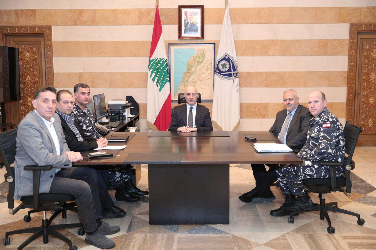 الحجار يترأس اجتماعًا أمنيًا في الداخلية ويؤكد: الأمن أولوية 