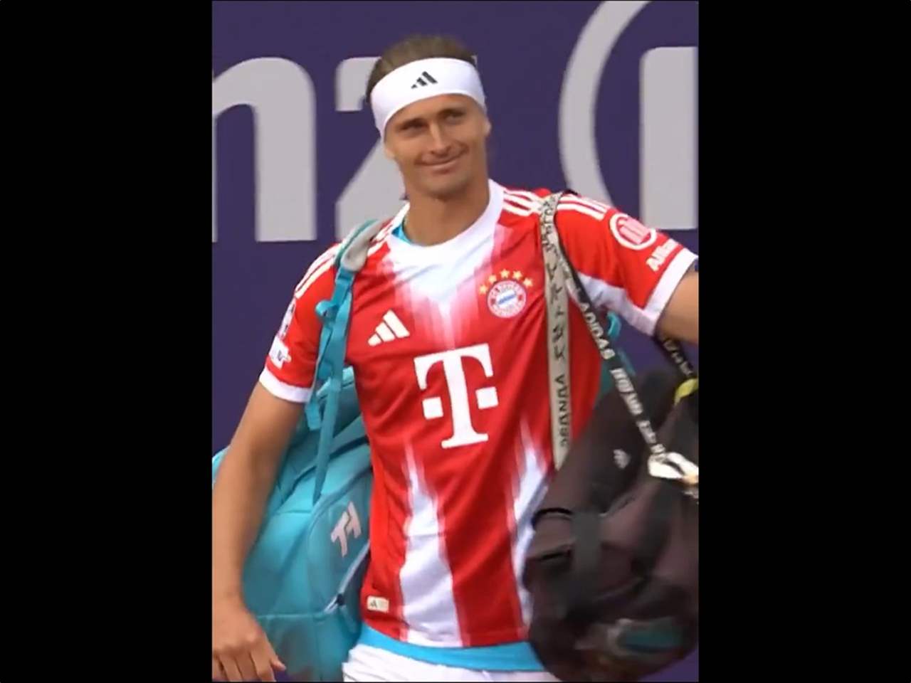 فيديو - زفيريف يرتدي قميص بايرن ميونيخ في دورة ميونيخ للتنس 
